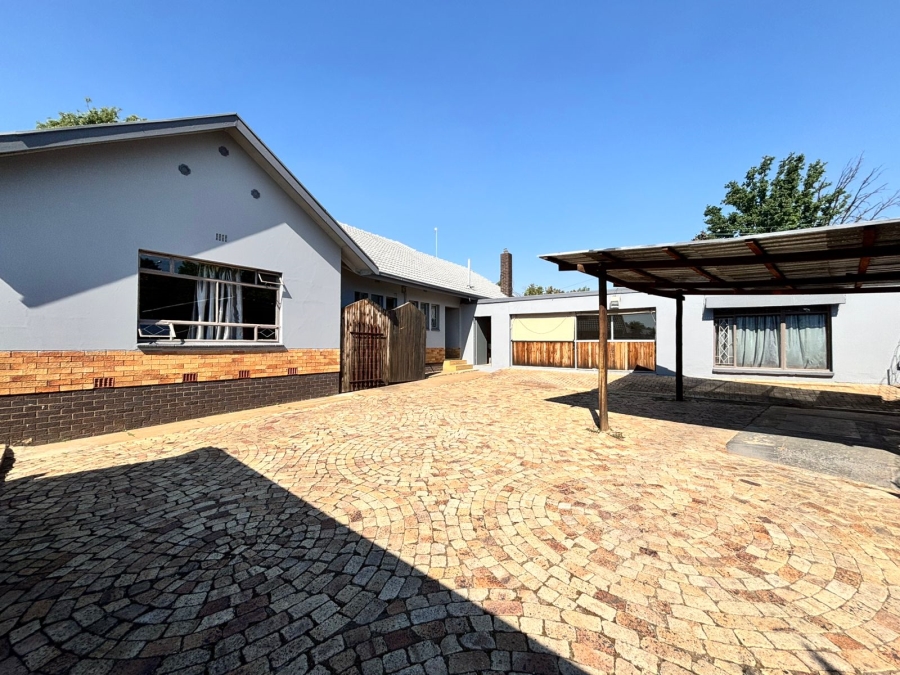 5 Bedroom Property for Sale in Parys Free State